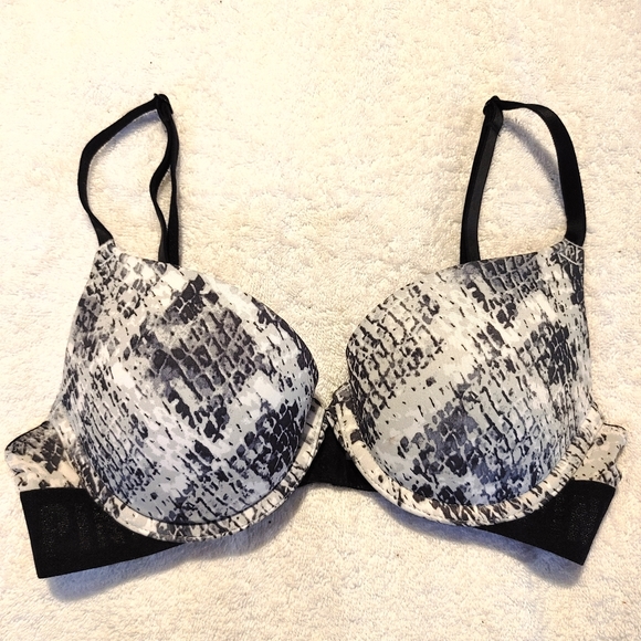 Victoria's Secret Wear Everywhere Padded Bra Size 32B - Picture 4 of 10